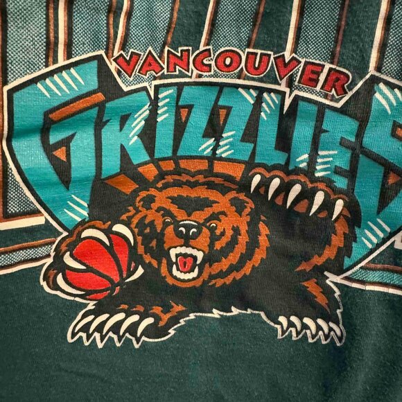 vintage 90s Vancouver Grizzlies NBA graphic tee size small - Picture 7 of 7